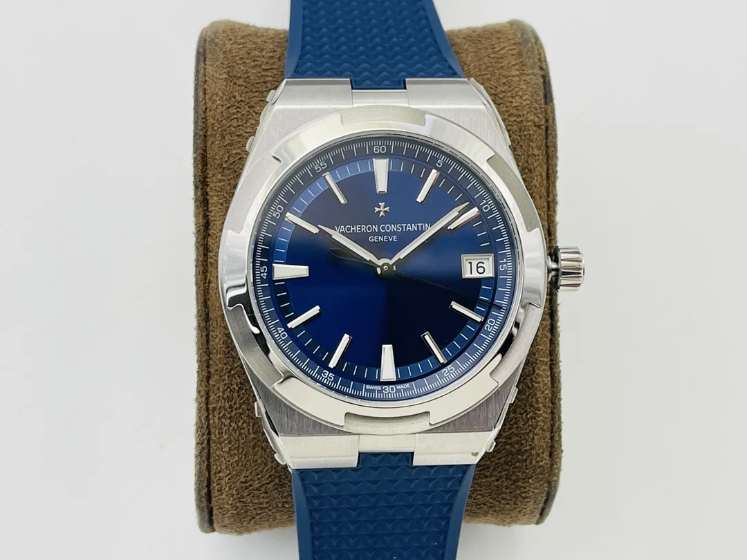 Vacheron Constantin Overseas Steel 41mm — photographed off the sweep