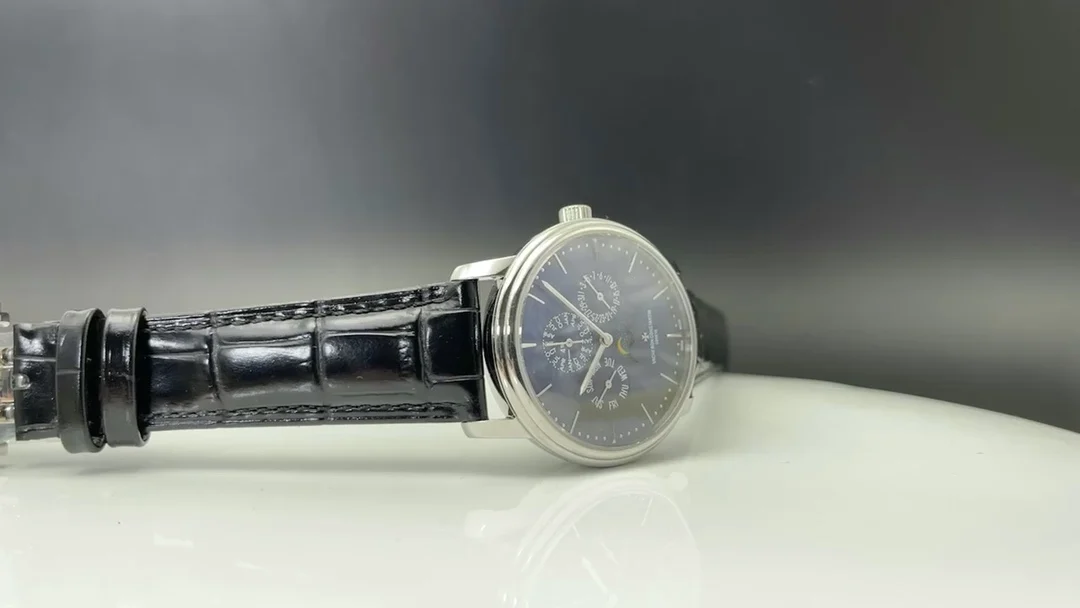 Vacheron Constantin Overseas Steel 42mm — photographed off the sweep