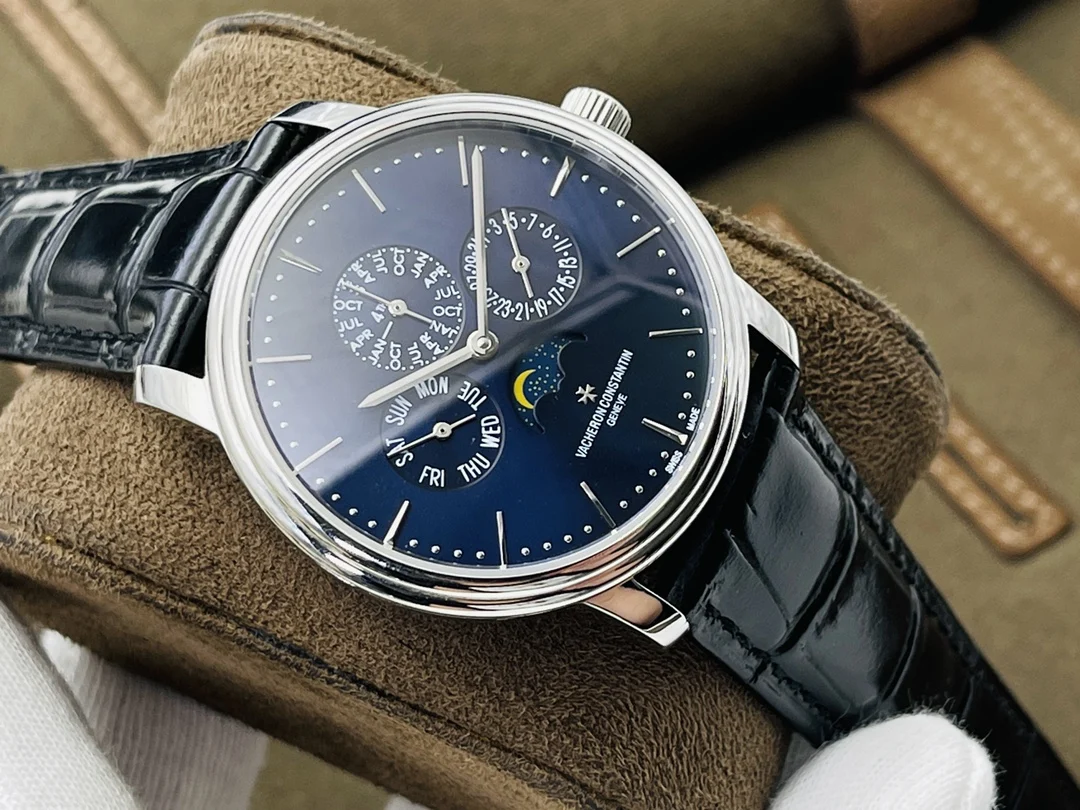 Vacheron Constantin Overseas Steel 42mm — photographed off the sweep