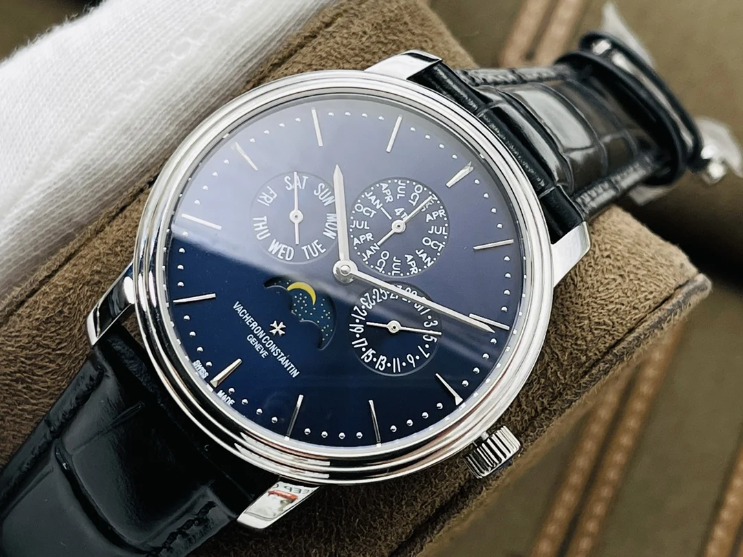Vacheron Constantin Overseas Steel 42mm — photographed off the sweep