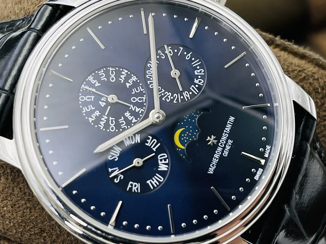 Vacheron Constantin Overseas Steel 42mm — photographed off the sweep