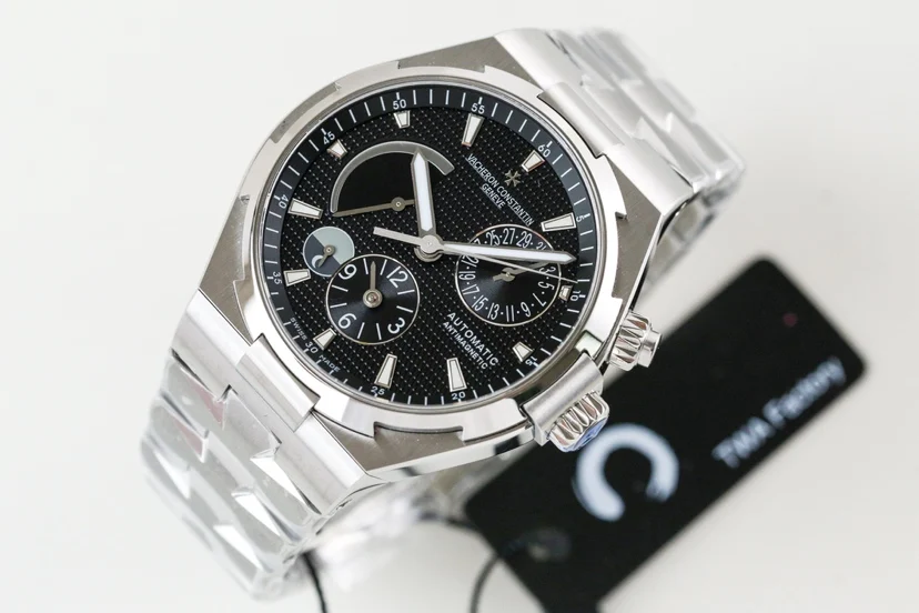 Vacheron Constantin Overseas Steel 42mm — photographed off the sweep