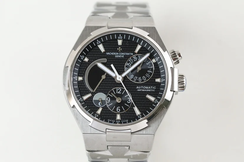 Vacheron Constantin Overseas Steel 42mm — photographed off the sweep