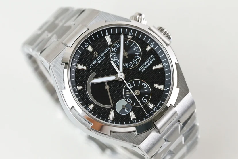 Vacheron Constantin Overseas Steel 42mm — photographed off the sweep