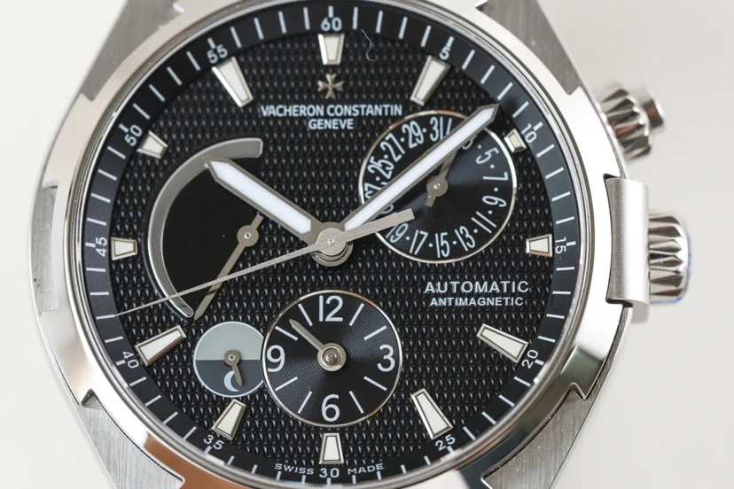 Vacheron Constantin Overseas Steel 42mm — photographed off the sweep