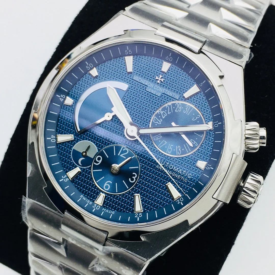 Vacheron Constantin Overseas Steel 42mm — photographed off the sweep