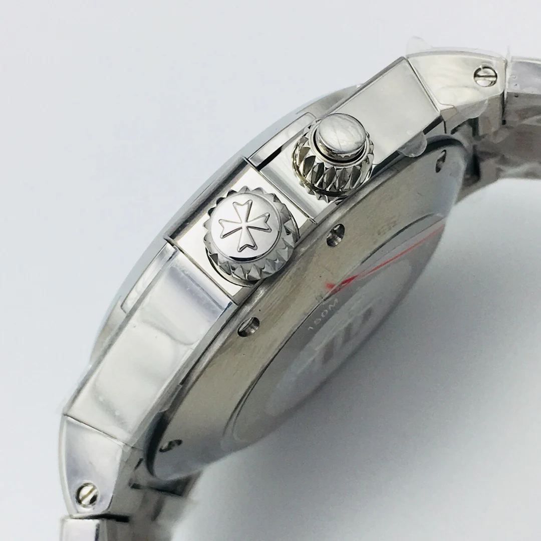 Vacheron Constantin Overseas Steel 42mm — photographed off the sweep