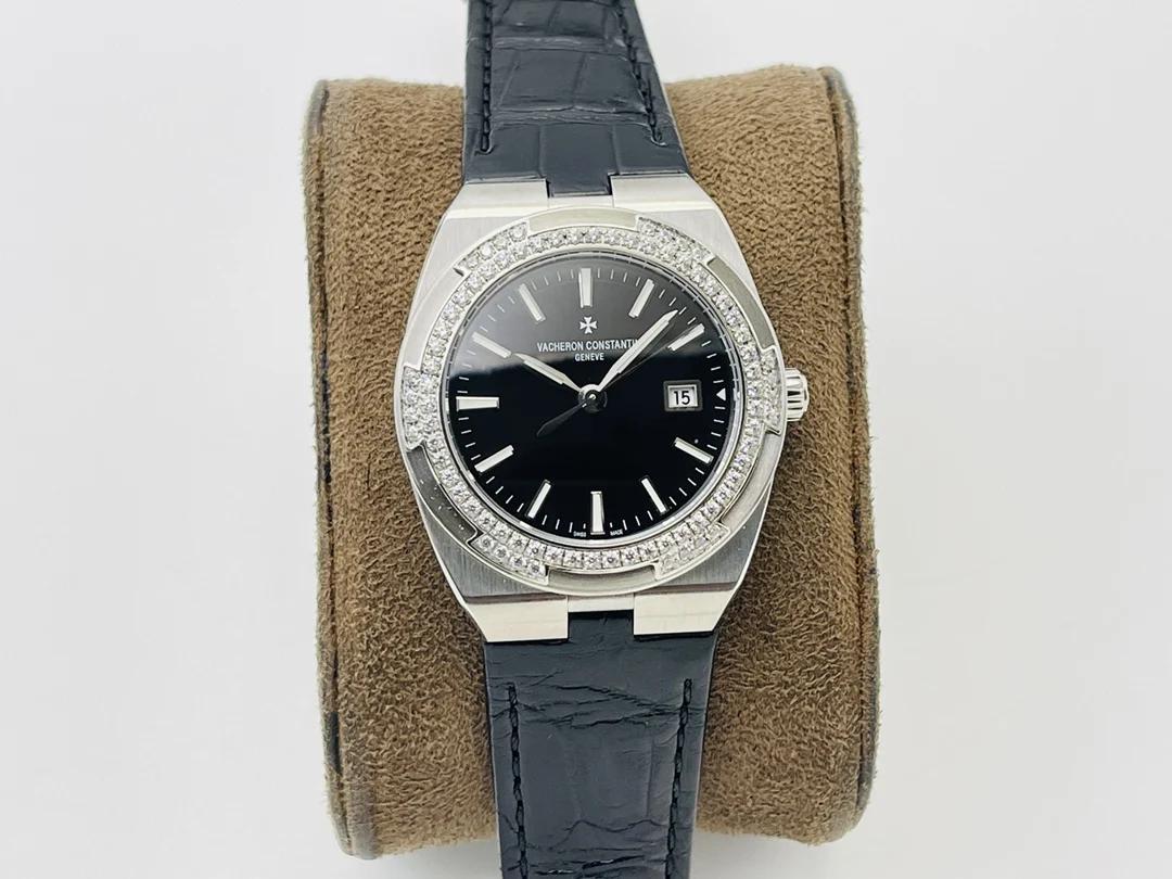 Vacheron Constantin Overseas Steel Blue Dial 1205V/100A-B590 33mm — photographed off the sweep