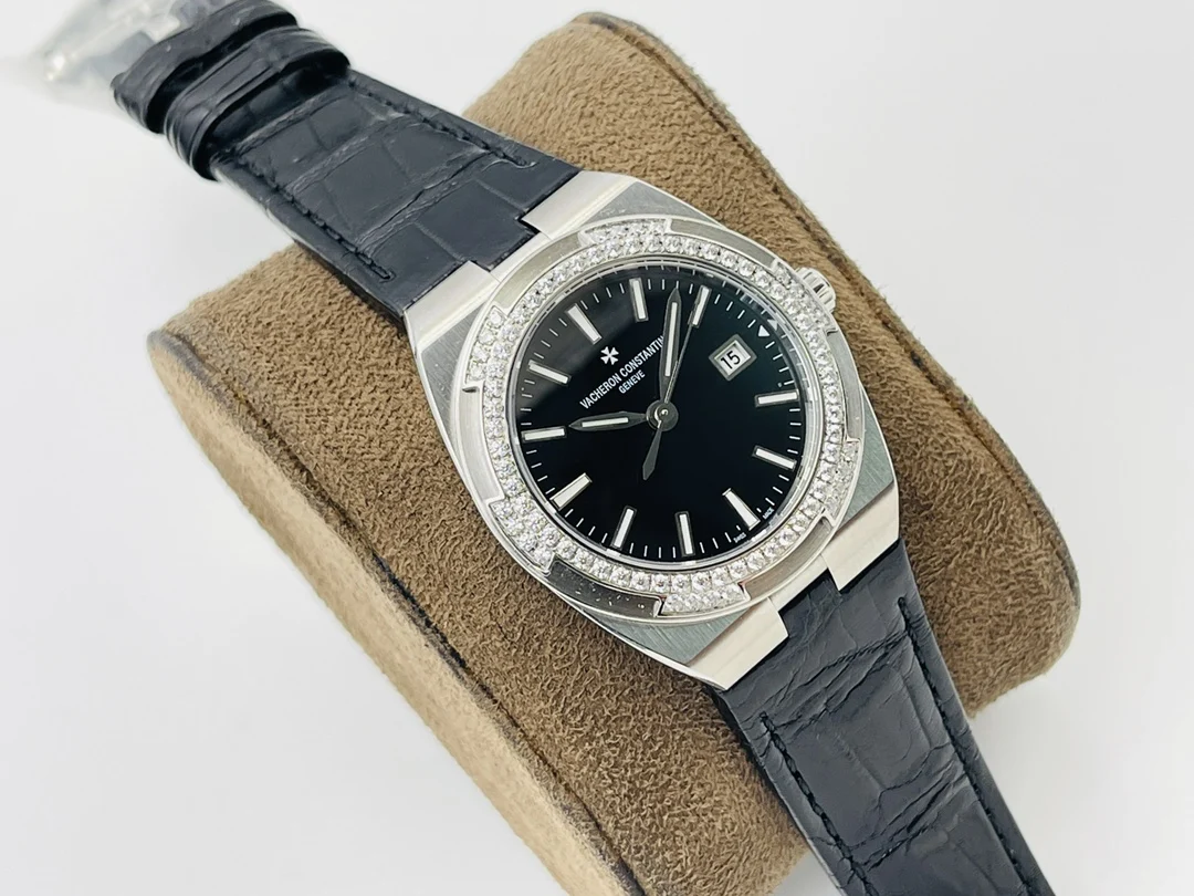 Vacheron Constantin Overseas Steel Blue Dial 1205V/100A-B590 33mm — photographed off the sweep