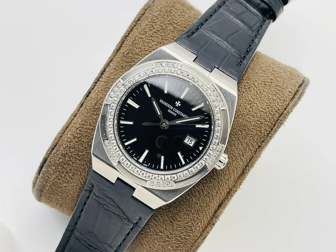 Vacheron Constantin Overseas Steel Blue Dial 1205V/100A-B590 33mm — photographed off the sweep