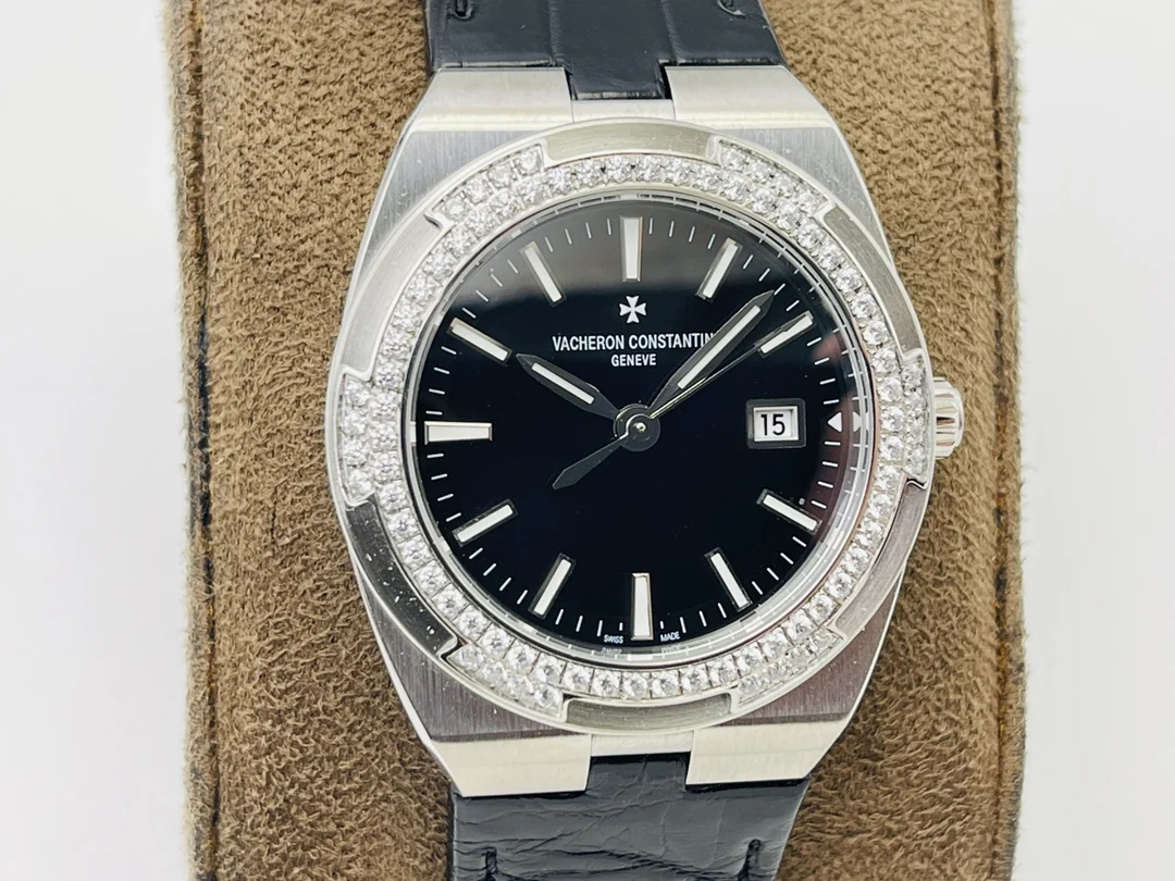 Vacheron Constantin Overseas Steel Blue Dial 1205V/100A-B590 33mm — photographed off the sweep