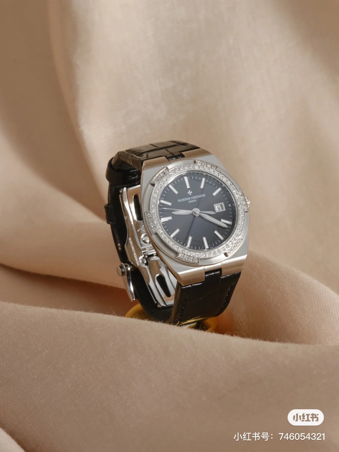 Vacheron Constantin Overseas Steel Blue Dial 1205V/100A-B590 33mm β photographed off the sweep