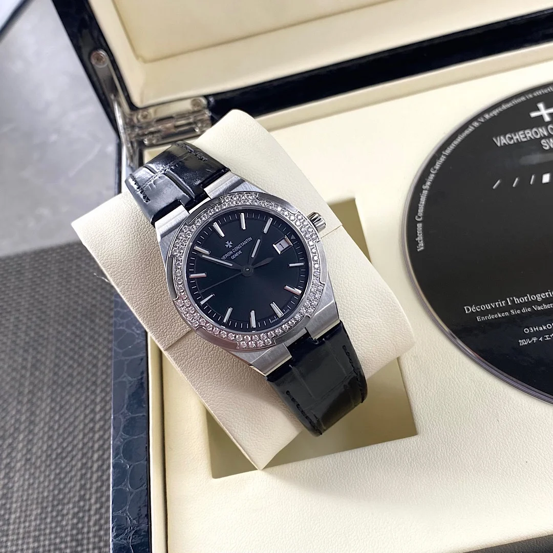 Vacheron Constantin Overseas Steel Blue Dial 1205V/100A-B590 33mm — photographed off the sweep