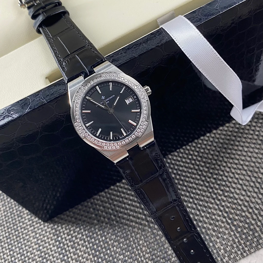 Vacheron Constantin Overseas Steel Blue Dial 1205V/100A-B590 33mm — photographed off the sweep