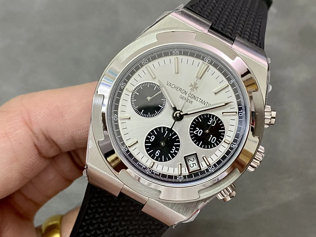 Vacheron Constantin Overseas Steel — photographed off the sweep