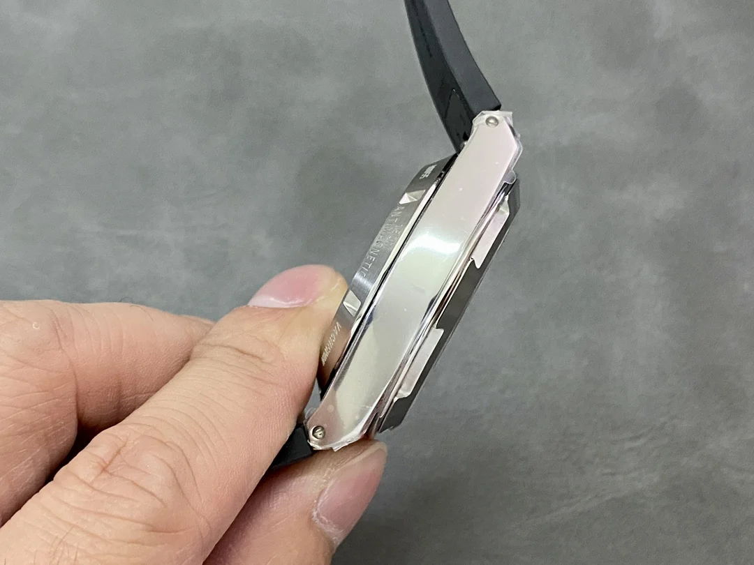 Vacheron Constantin Overseas Steel — photographed off the sweep