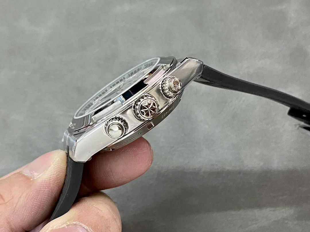 Vacheron Constantin Overseas Steel — photographed off the sweep