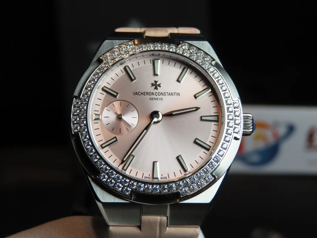 Vacheron Constantin Overseas Yellow Gold White Dial — photographed off the sweep