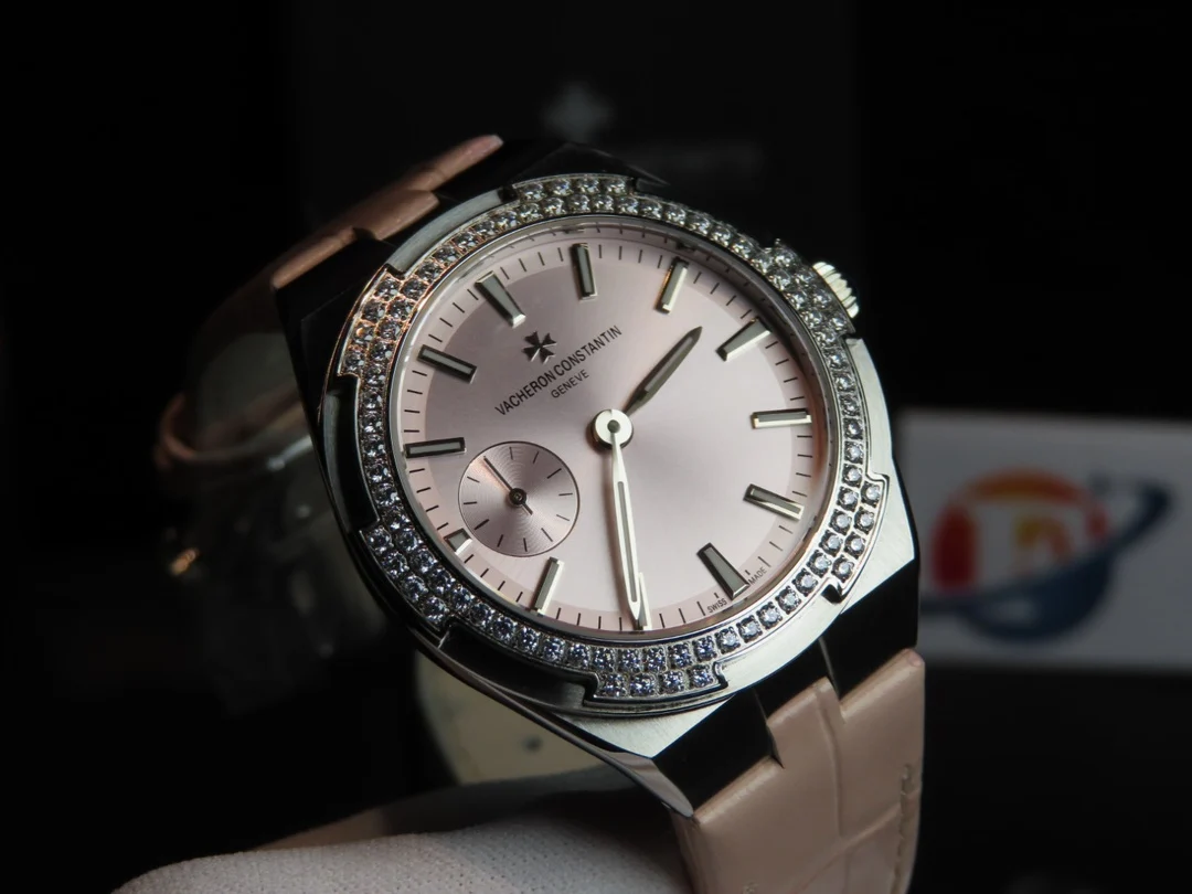 Vacheron Constantin Overseas Yellow Gold White Dial — photographed off the sweep