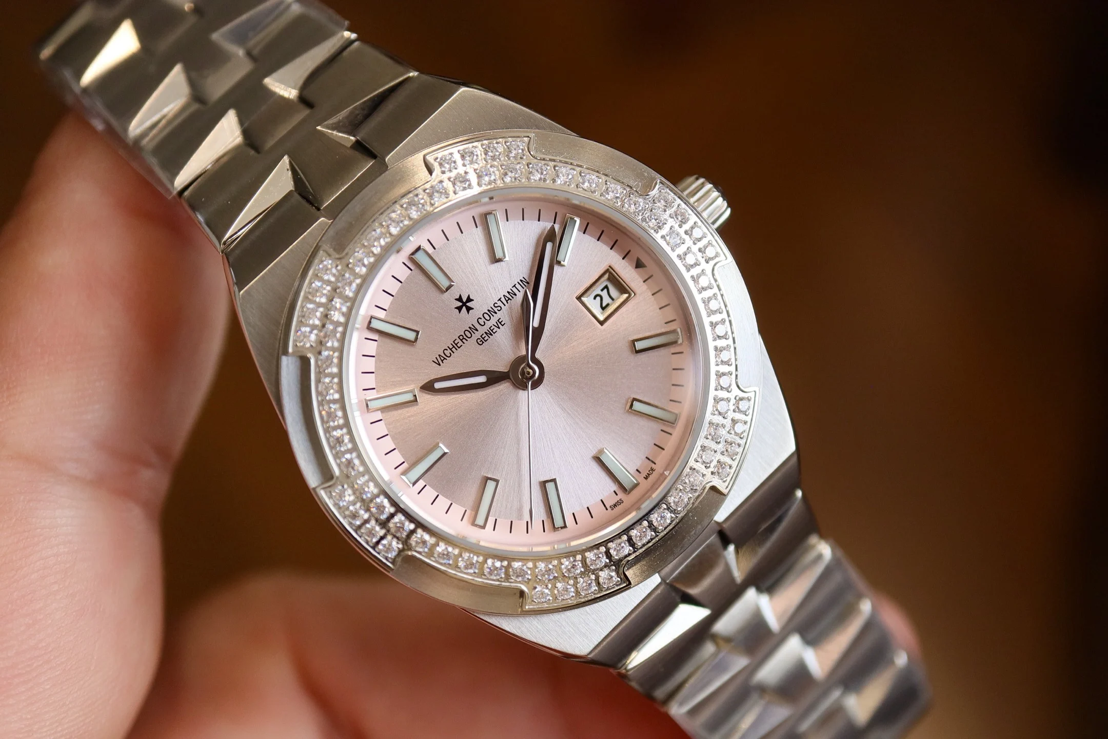 Vacheron Constantin Overseas Yellow Gold White Dial 33mm — photographed off the sweep