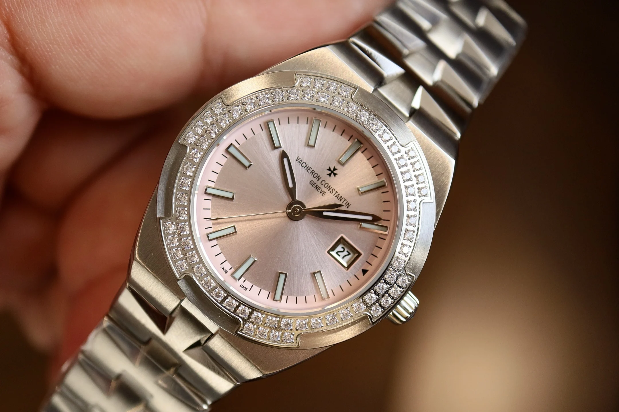 Vacheron Constantin Overseas Yellow Gold White Dial 33mm — photographed off the sweep