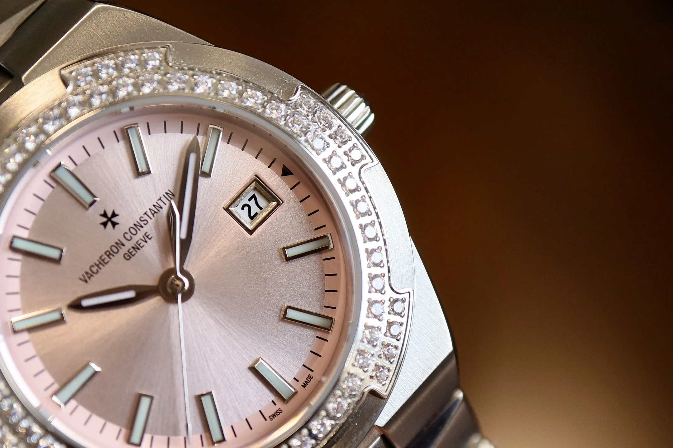 Vacheron Constantin Overseas Yellow Gold White Dial 33mm — photographed off the sweep