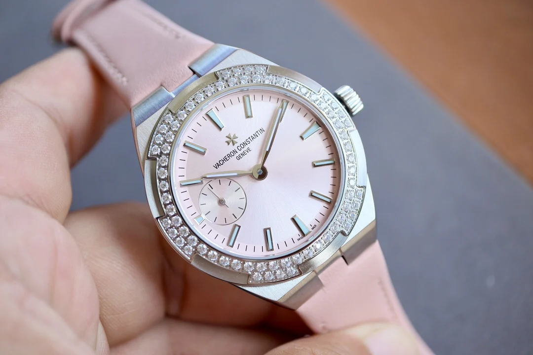 Vacheron Constantin Overseas Yellow Gold White Dial — photographed off the sweep