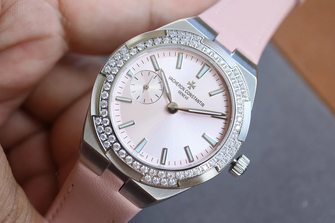 Vacheron Constantin Overseas Yellow Gold White Dial — photographed off the sweep