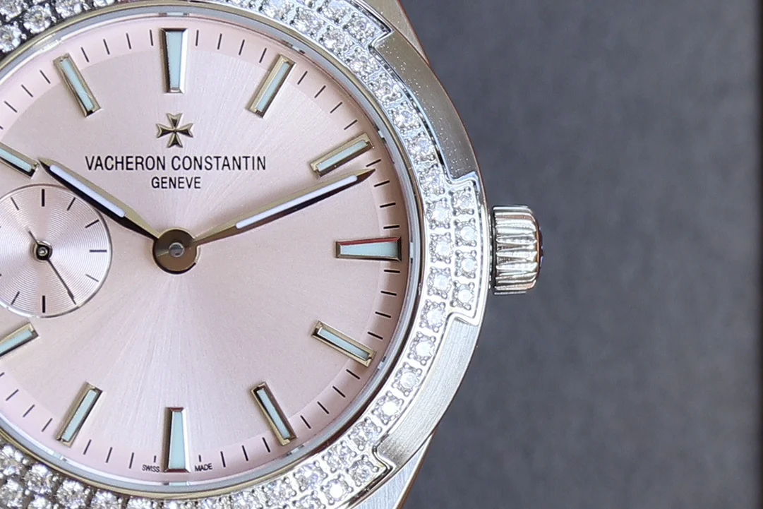 Vacheron Constantin Overseas Yellow Gold White Dial — photographed off the sweep