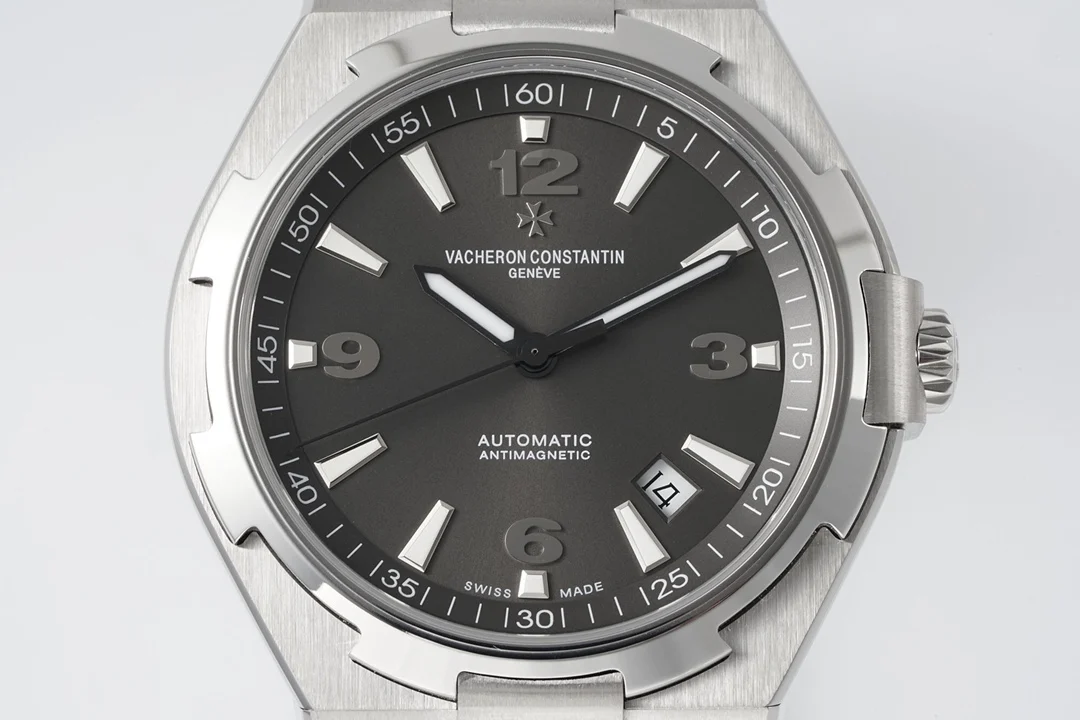 Vacheron Constantin Overseas Yellow Gold — photographed off the sweep
