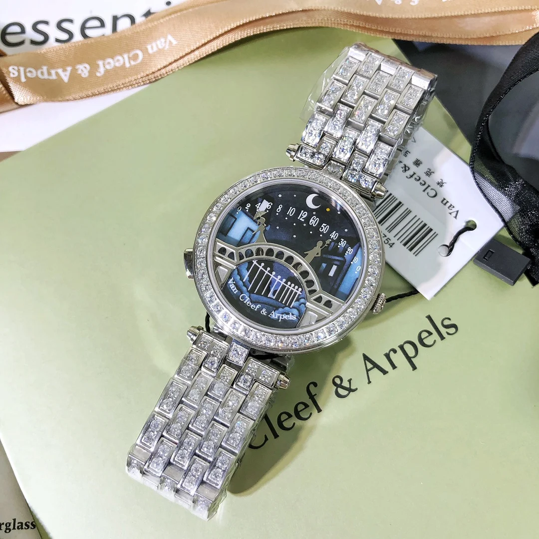 Van Cleef & Arpels 38mm β photographed off the sweep