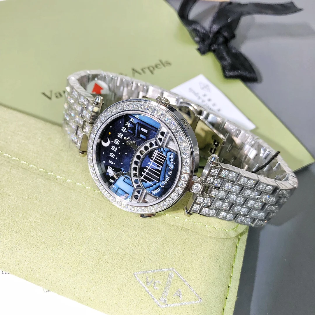 Van Cleef & Arpels 38mm β photographed off the sweep