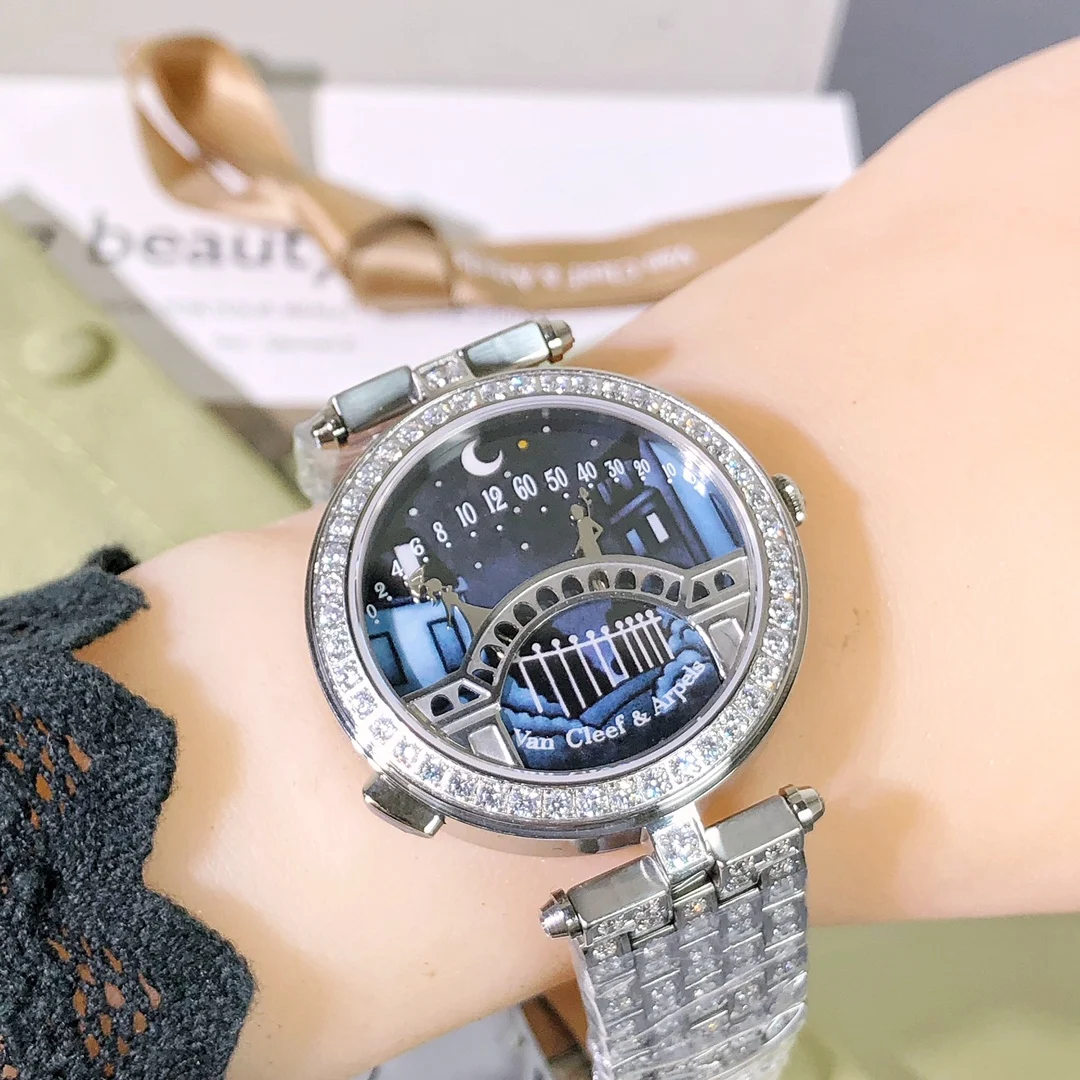 Van Cleef & Arpels 38mm β photographed off the sweep