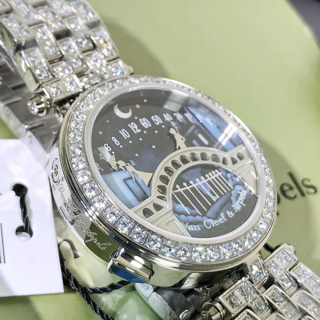 Van Cleef & Arpels 38mm β photographed off the sweep