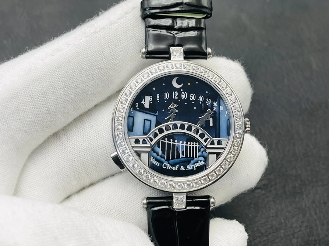 Van Cleef & Arpels 38mm — photographed off the sweep