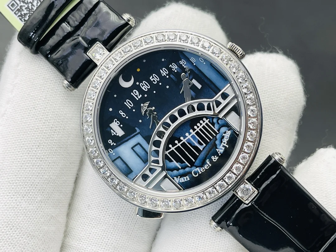 Van Cleef & Arpels 38mm — photographed off the sweep