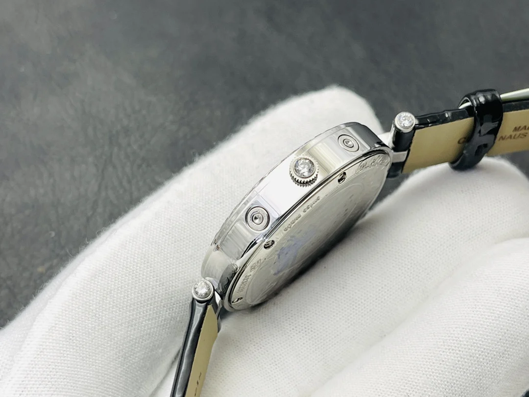 Van Cleef & Arpels 38mm — photographed off the sweep