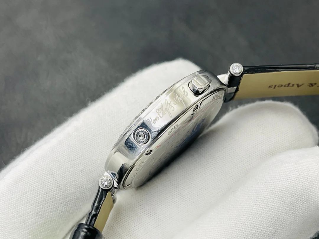 Van Cleef & Arpels 38mm — photographed off the sweep