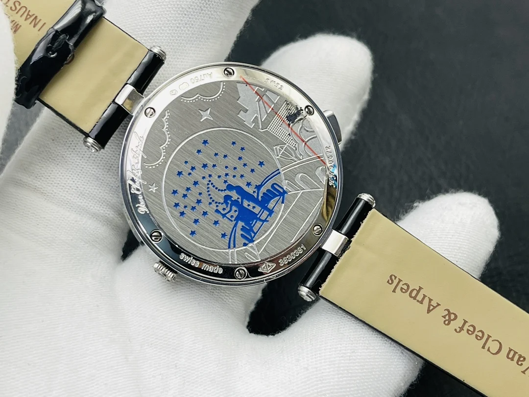 Van Cleef & Arpels 38mm — photographed off the sweep