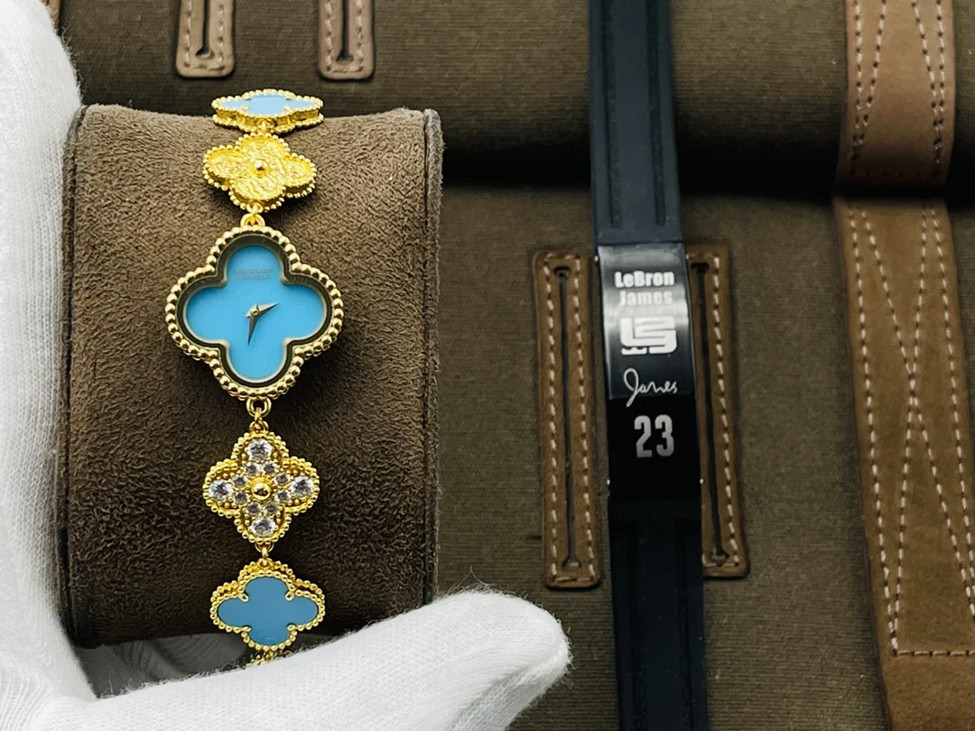 Van Cleef & Arpels Alhambra Rose Gold Black Dial 22.7mm — photographed off the sweep