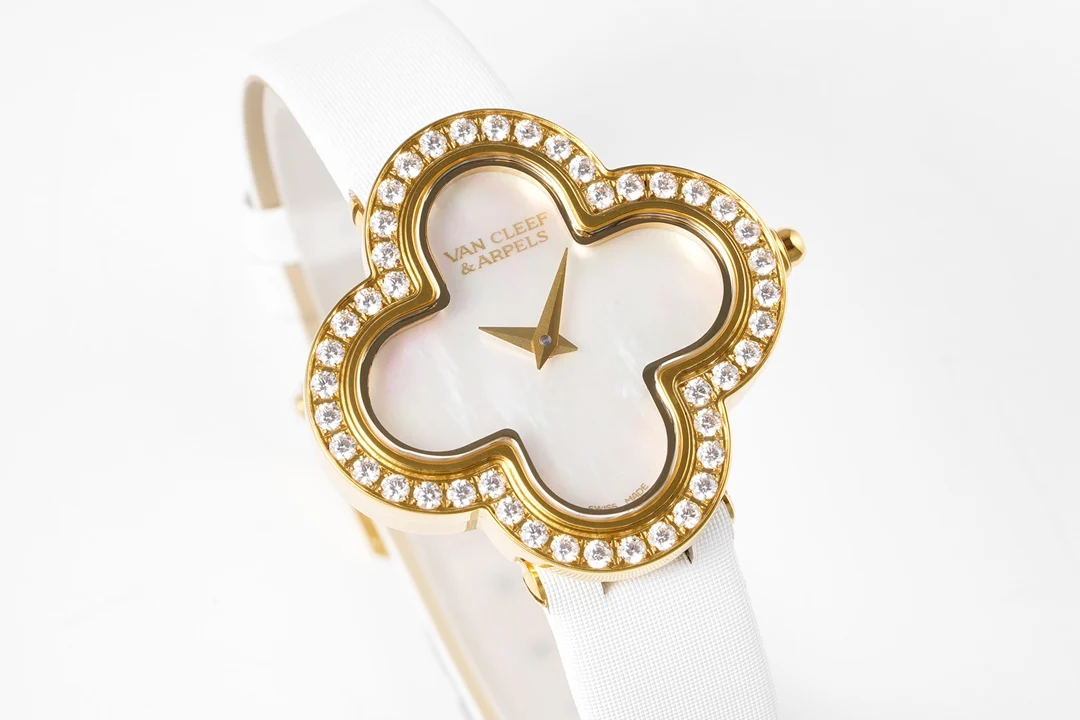 Van Cleef & Arpels Alhambra Steel — detail