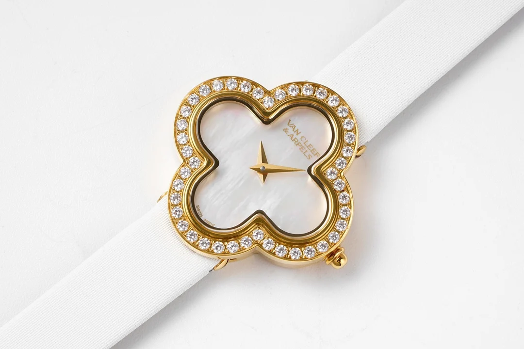 Van Cleef & Arpels Alhambra Steel — detail