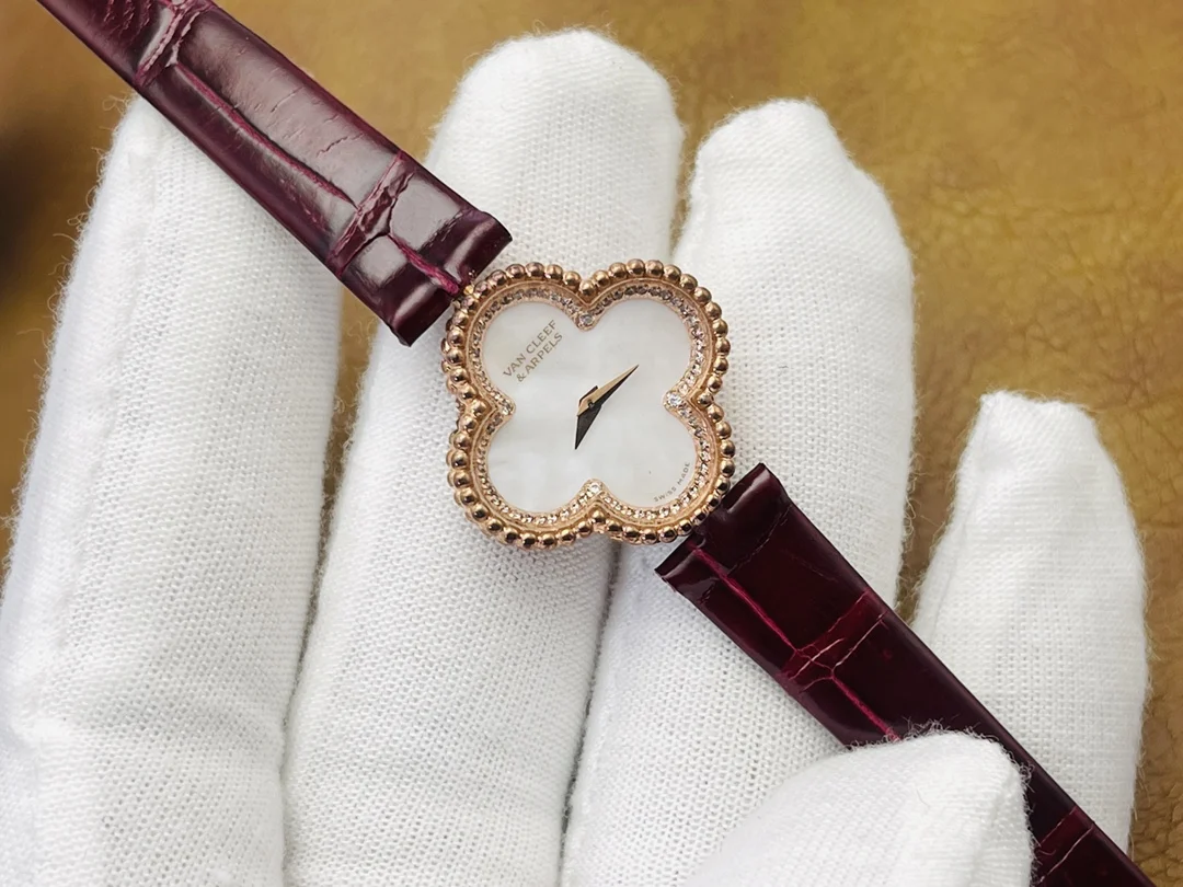 Van Cleef & Arpels Alhambra Yellow Gold — photographed off the sweep