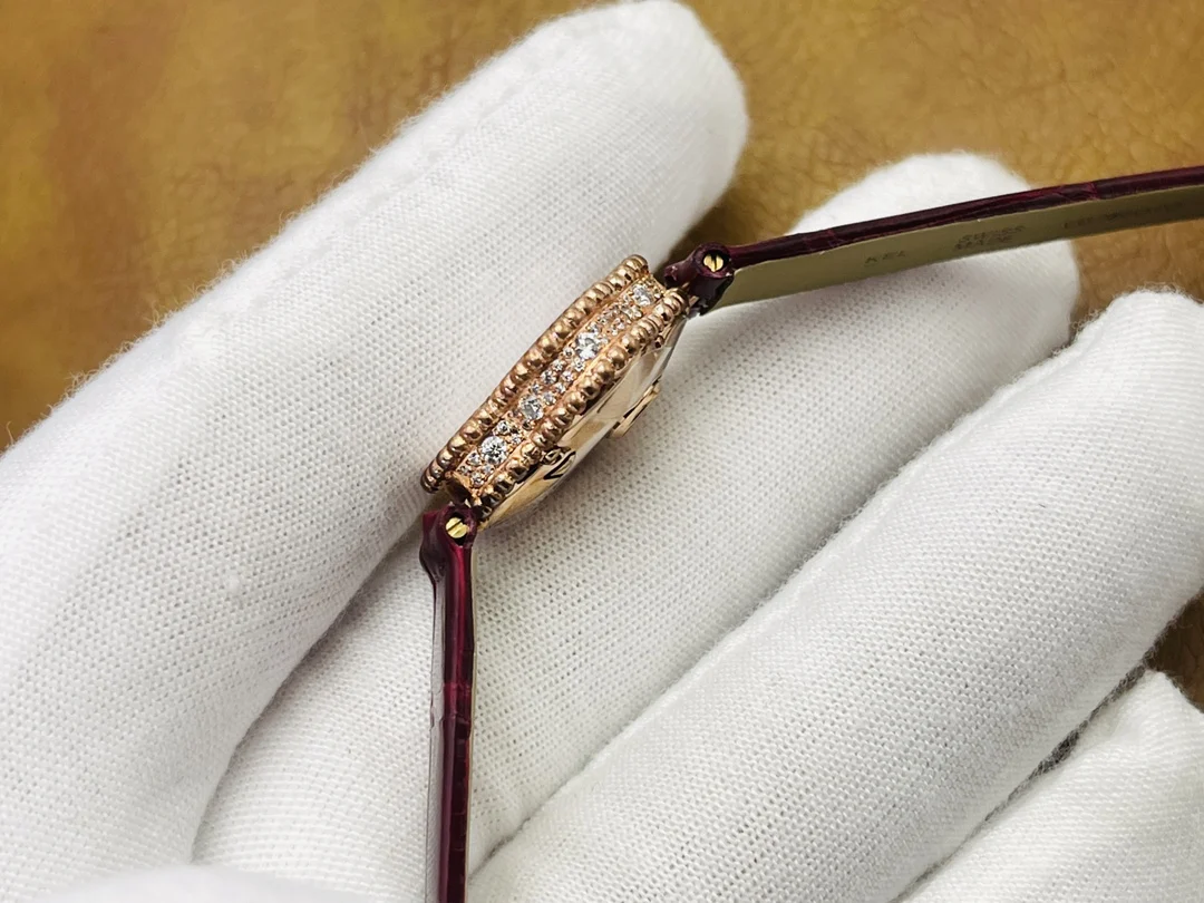 Van Cleef & Arpels Alhambra Yellow Gold — photographed off the sweep