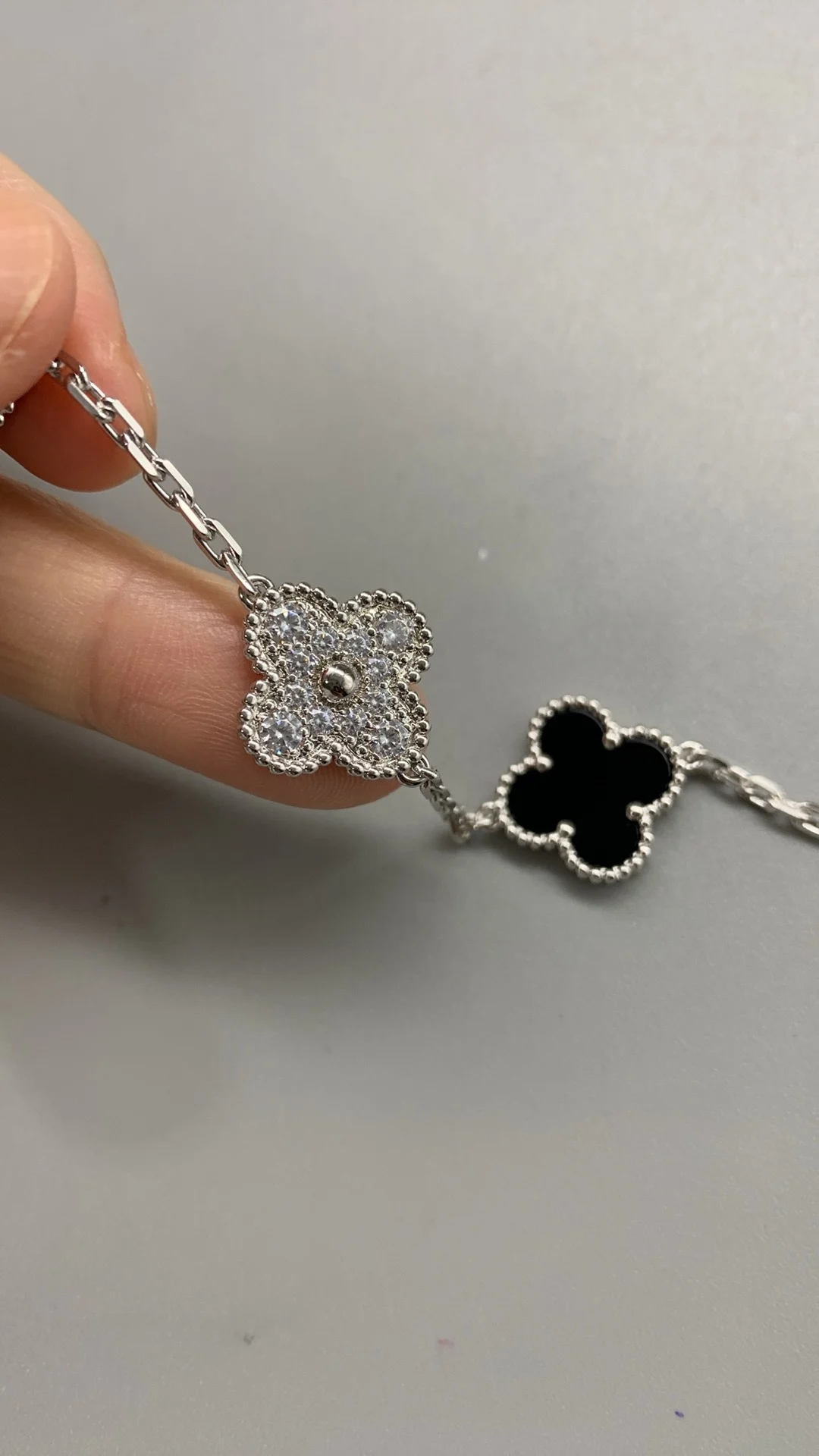 Van Cleef & Arpels Alhambra β photographed off the sweep