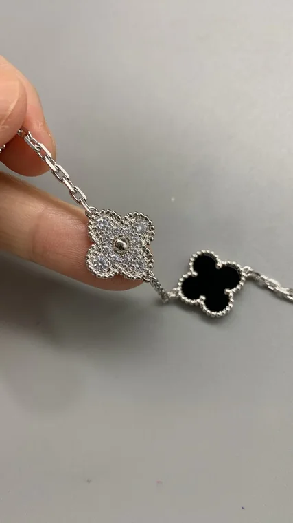 Van Cleef & Arpels Alhambra