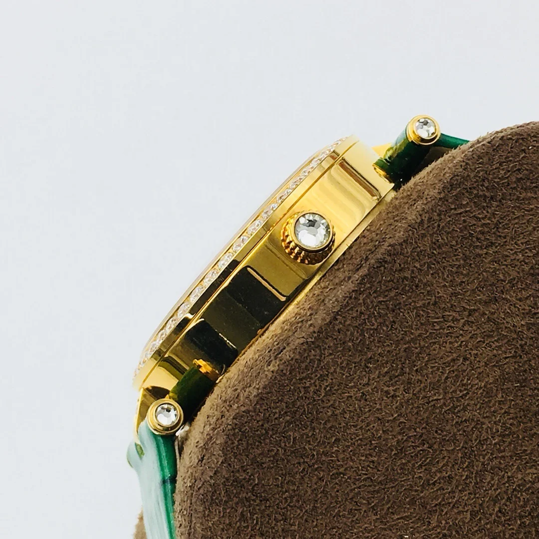 Van Cleef & Arpels Silver Dial — photographed off the sweep