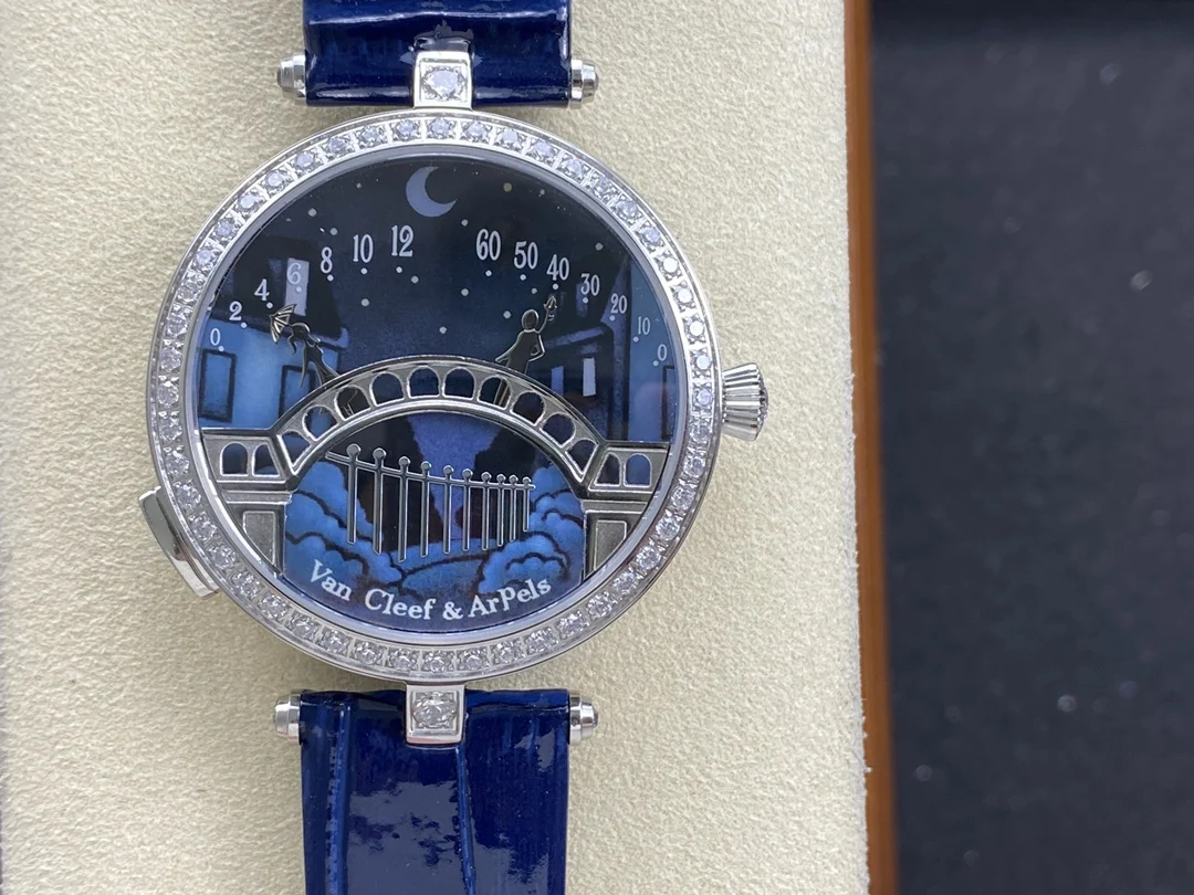 Van Cleef & Arpels Steel 38mm — photographed off the sweep