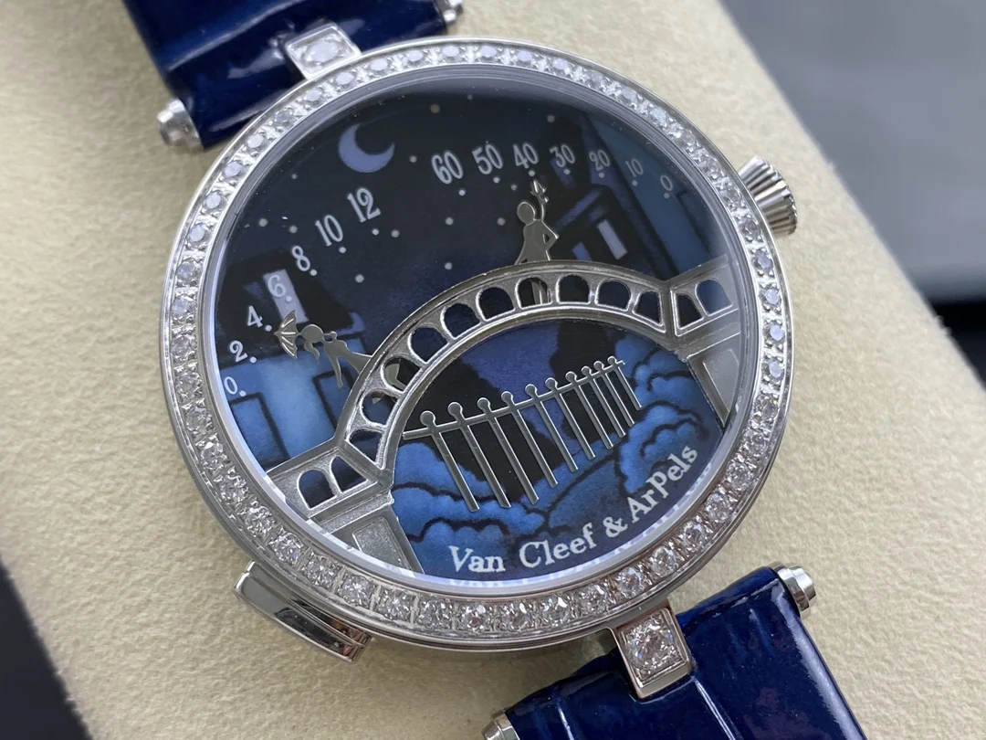 Van Cleef & Arpels Steel 38mm — photographed off the sweep