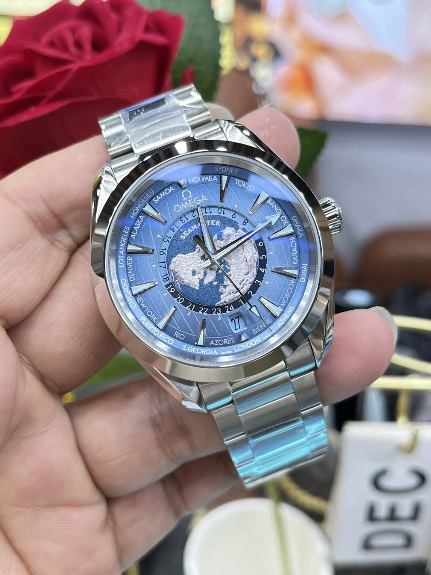 VS Gradient Blue World Time / 8903 Solid Sole / 43mm GMT — photographed off the sweep